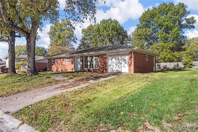 $200,000 | 45 Briarwood Drive, Belleville, IL 62223