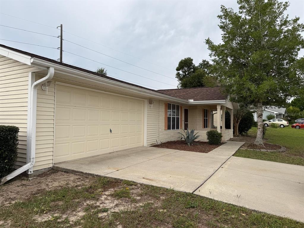 8850 Southwest 116th Place Road Ocala, FL 34481 - Photo 4 of 53 a view of a house with a patio