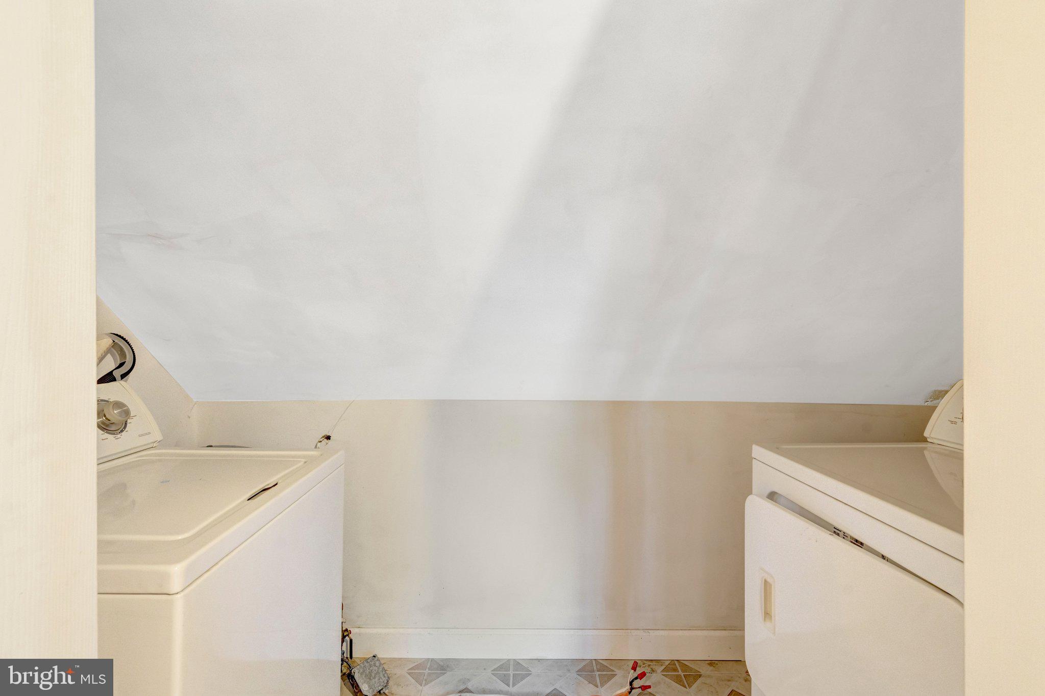 8844 McGrath Road Manassas, VA 20112 - Photo 25 of 27 Cozy laundry nook under the eaves.