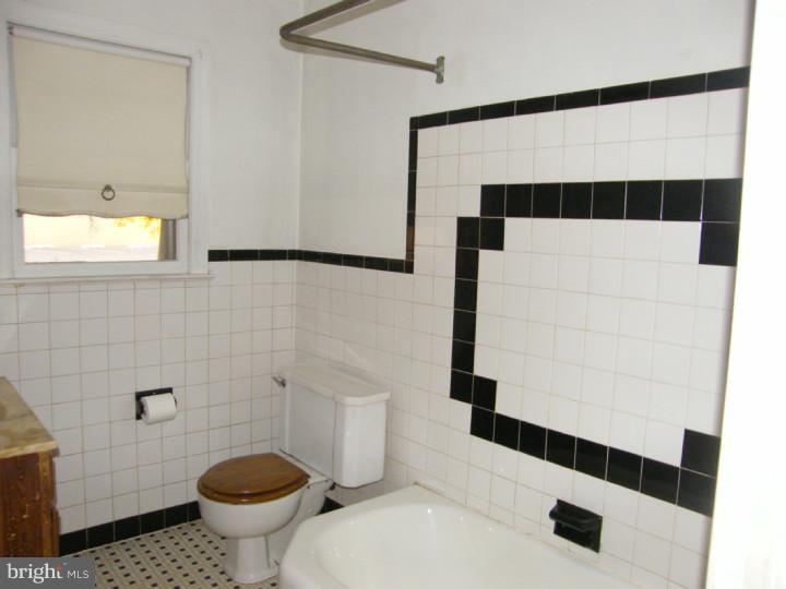 515 Lippincott Avenue Riverside, NJ 08075 - Photo 14 of 25 Bathroom