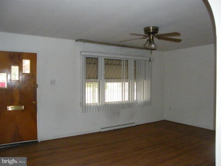 515 Lippincott Avenue Riverside, NJ 08075 - Photo 10 of 25 Living Room