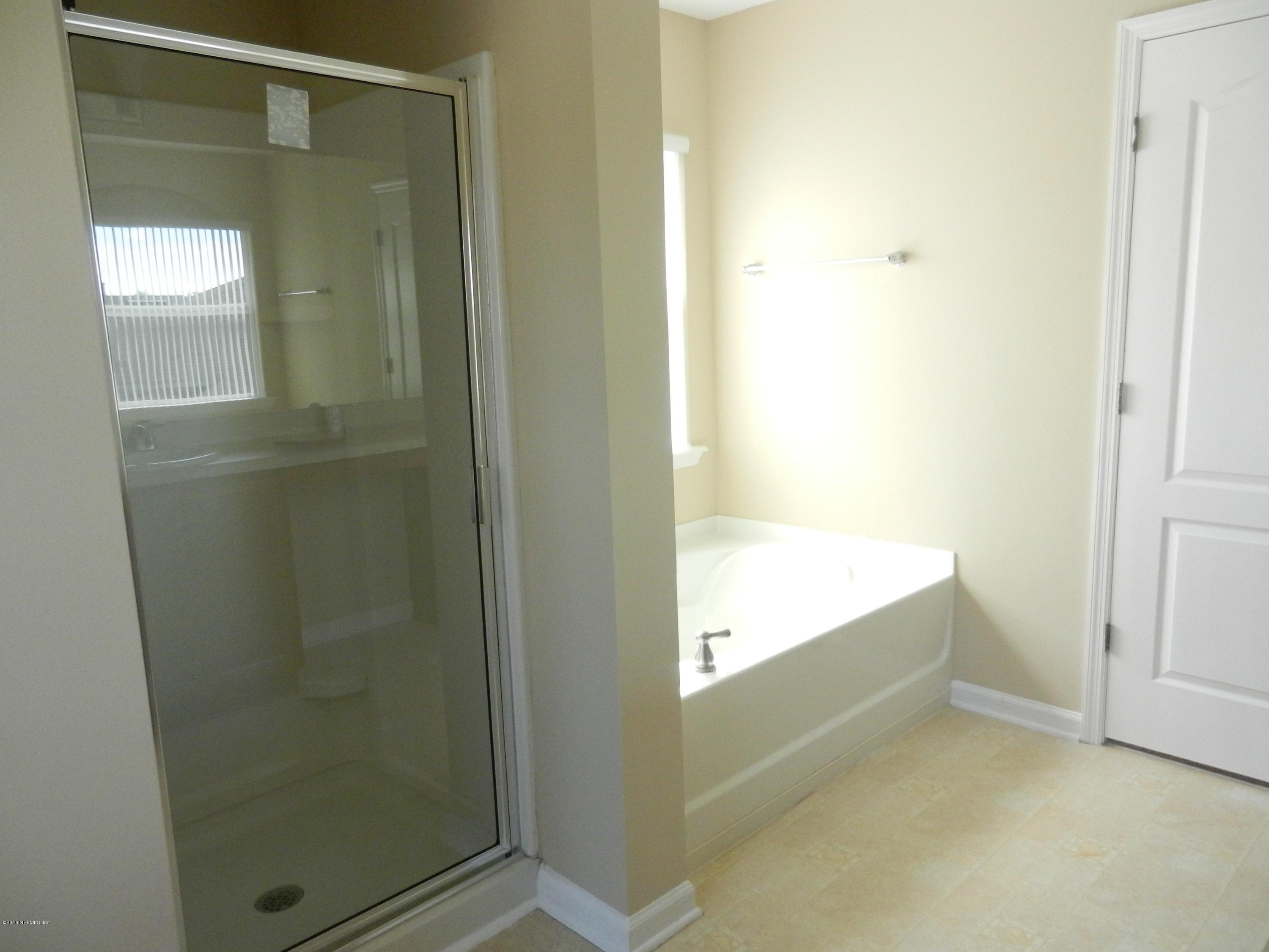 86339 Cartesian Pointe Drive Yulee, FL 32097 - Photo 17 of 21 a bathroom with a bathtub