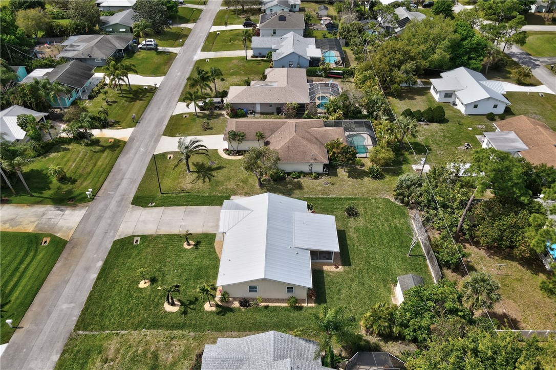 202 Delaware Avenue Sebastian, FL 32958 - Photo 33 of 34 an aerial view of multiple houses with yard