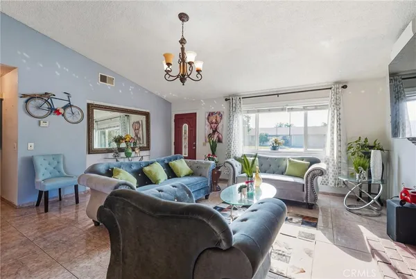 $600,000 | 10531 Elm Avenue, Bloomington, CA 92316