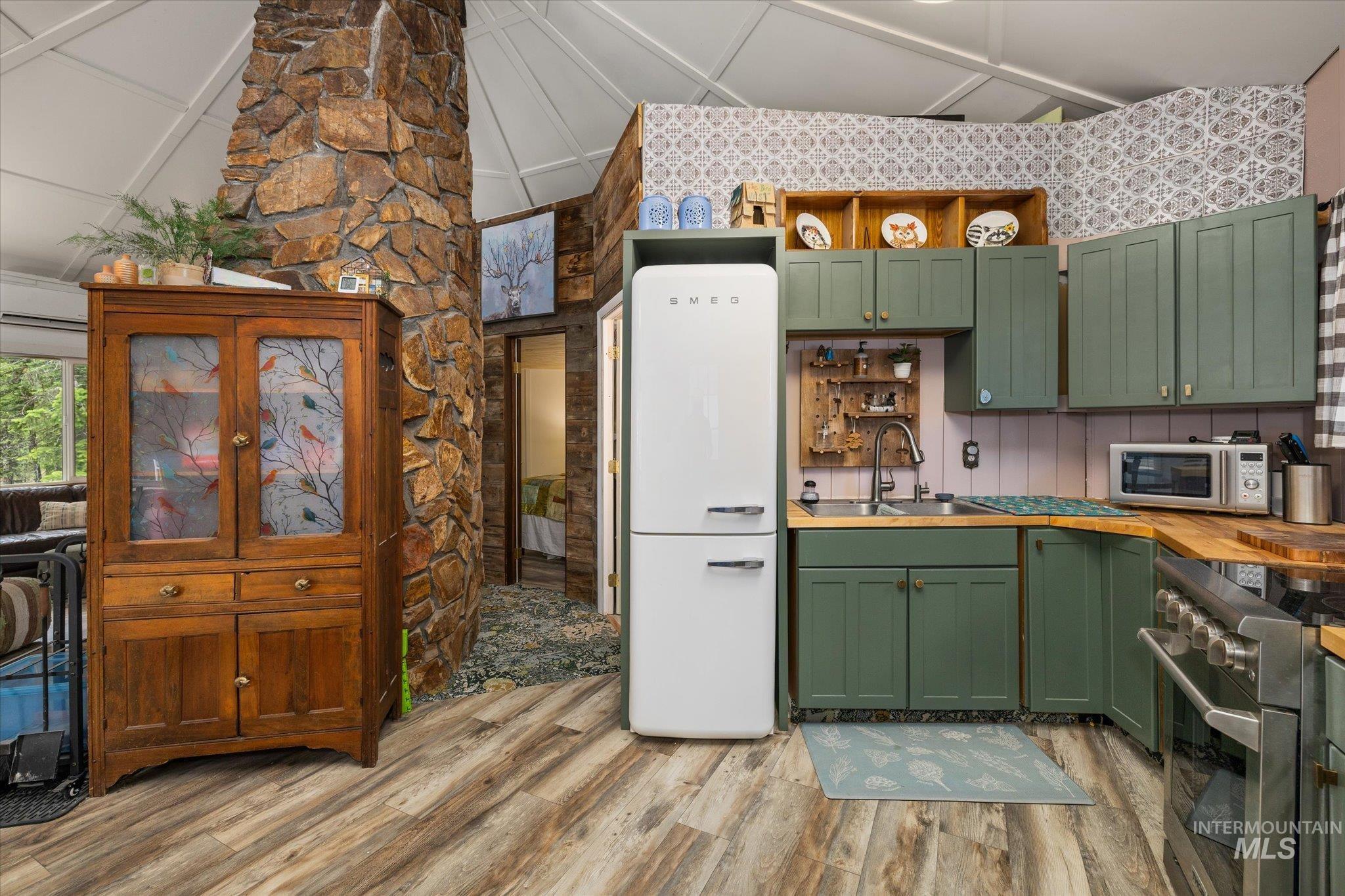 9785 Edna Place Cascade, ID 83611 - Photo 13 of 50