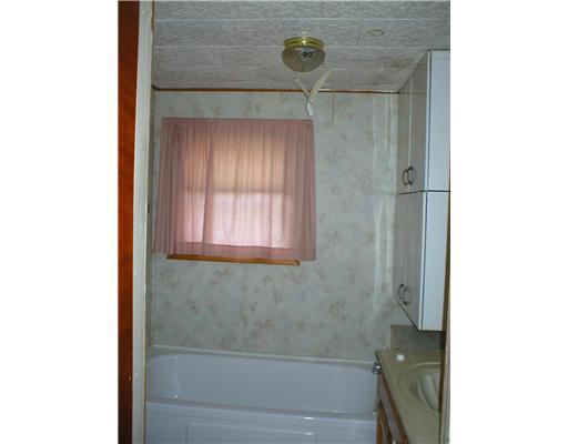 607 Reed Avenue Monessen, PA 15062 - Photo 6 of 10 Full Bath.