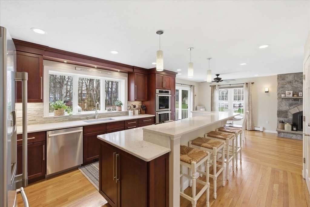 38 Old Farm Road Abington, MA 02351 - Photo 5 of 42