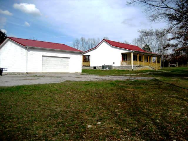 386 Union Road Shelbyville, TN 37160 - Photo 17 of 19 Detached 30X30 garage w/10' walls electricity and well house attached on back. This fulfills every man's dream!!!