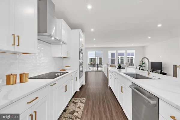 $4,900 | 13725 Aviation Place, Herndon, VA 20171