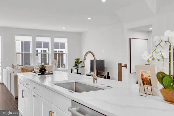 $4,900 | 13725 Aviation Place, Herndon, VA 20171