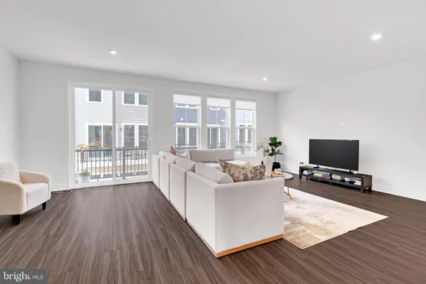 $4,900 | 13725 Aviation Place, Herndon, VA 20171