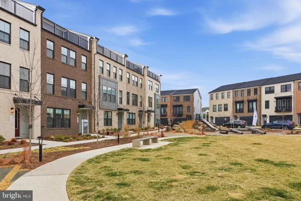 $4,900 | 13725 Aviation Place, Herndon, VA 20171