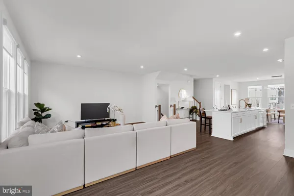 $4,900 | 13725 Aviation Place, Herndon, VA 20171