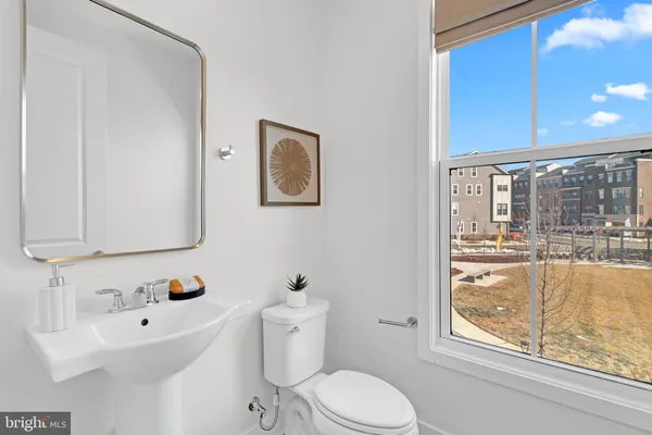 $4,900 | 13725 Aviation Place, Herndon, VA 20171