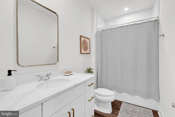 $4,900 | 13725 Aviation Place, Herndon, VA 20171