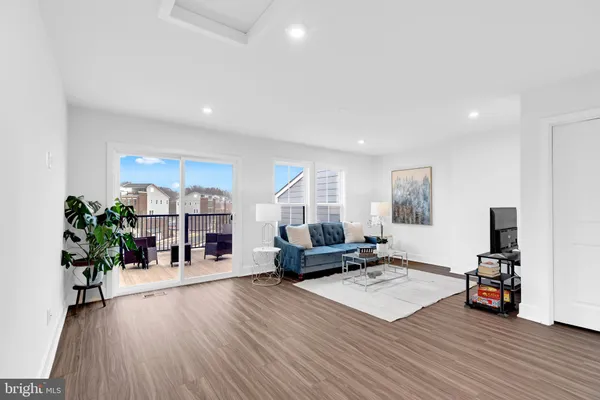 $4,900 | 13725 Aviation Place, Herndon, VA 20171