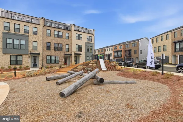 $4,900 | 13725 Aviation Place, Herndon, VA 20171