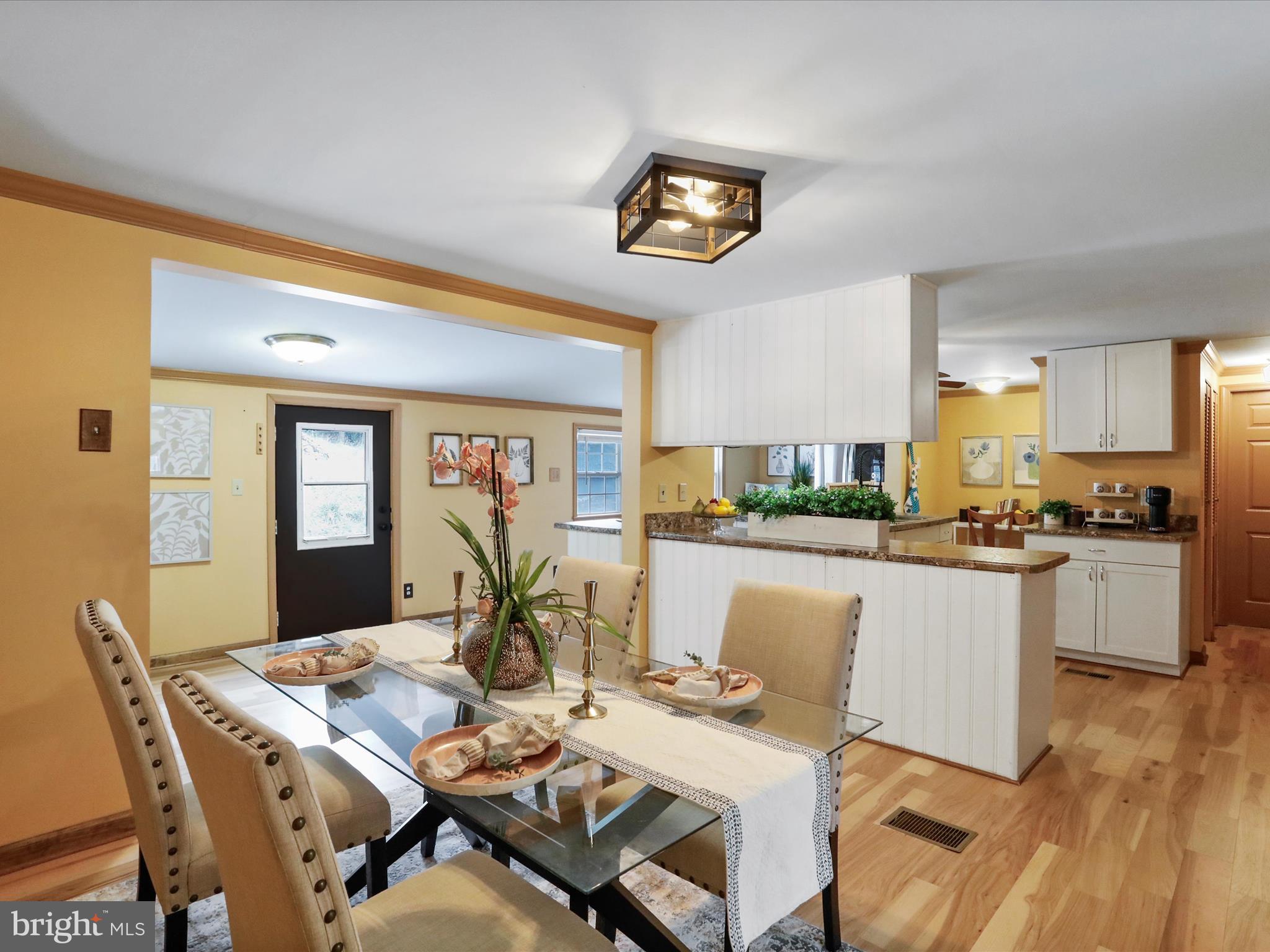 100 Stillwater Lane Berkeley Springs, WV 25411 - Photo 12 of 70 Dinning area