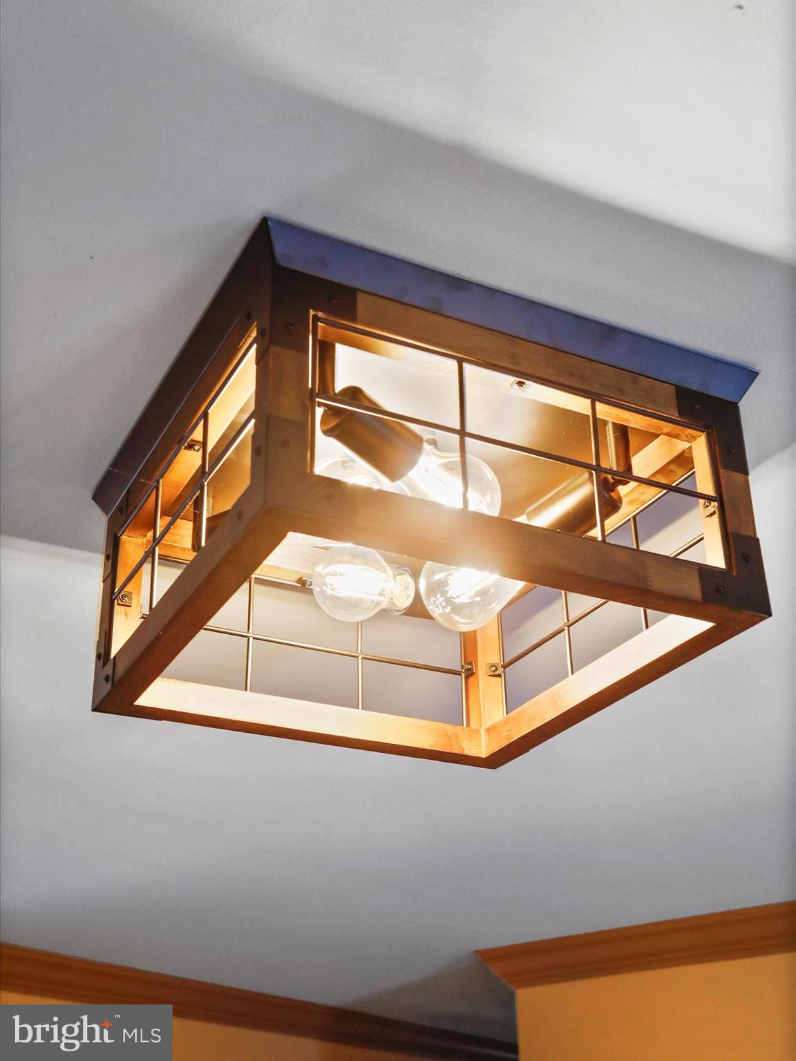 100 Stillwater Lane Berkeley Springs, WV 25411 - Photo 14 of 70 Dinning area Light Fixture