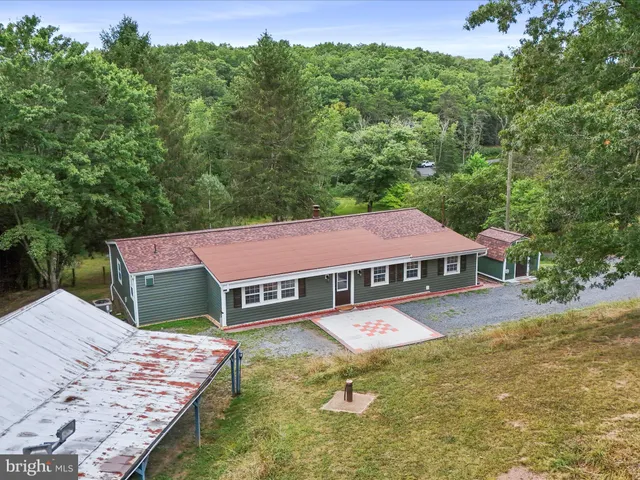 $375,000 | 100 Stillwater Lane, Berkeley Springs, WV 25411