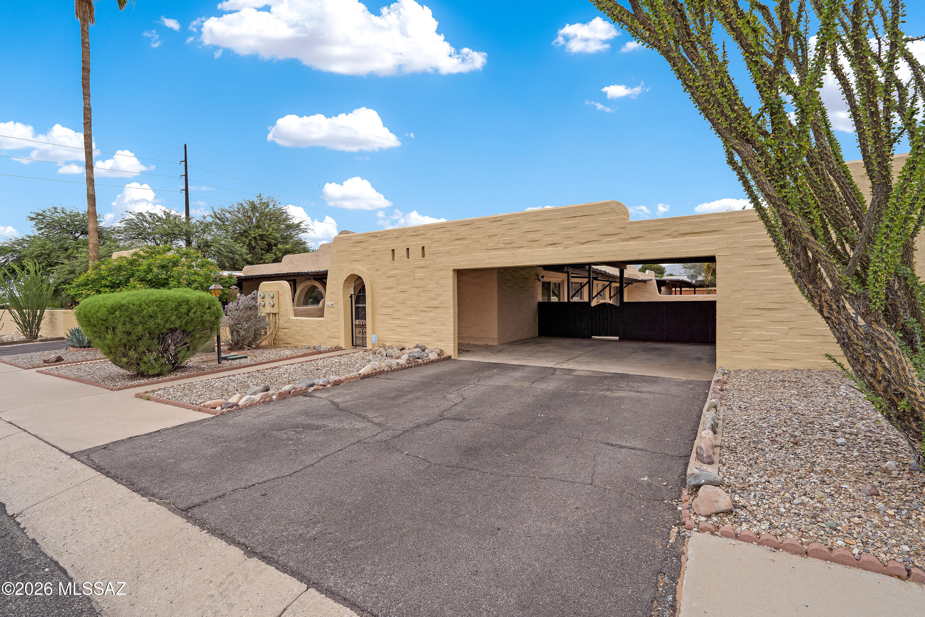 285 South Kolb Road, Unit 10 Tucson, AZ 85710 - Photo 2 of 31 1 Front Yard-1