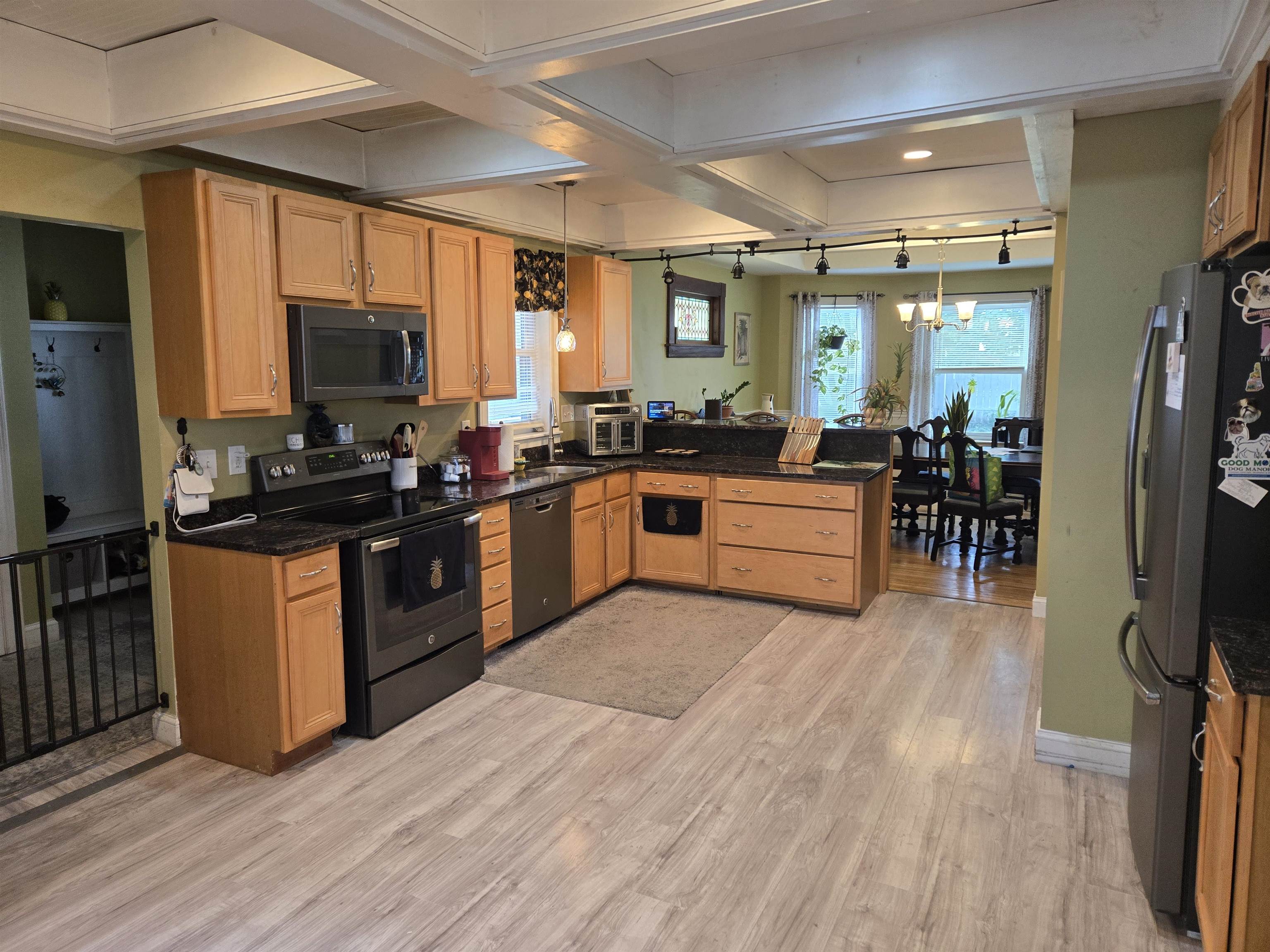 841 Beech Street Manchester, NH 03104 - Photo 6 of 40