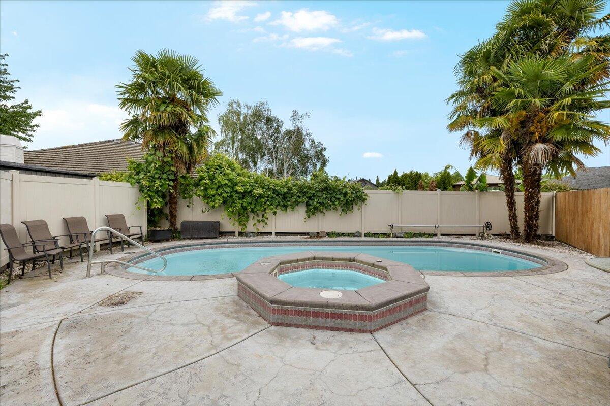 752 Mallory Court Central Point, OR 97502 - Photo 27 of 32 a view of outdoor space yard and swimming pool