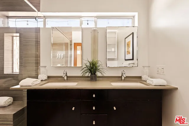 $2,295,000 | 621 San Juan Avenue, Unit B, Venice, CA 90291