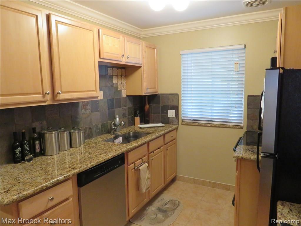 475 South Adams Road, Unit 21 Birmingham, MI 48009 - Photo 2 of 17