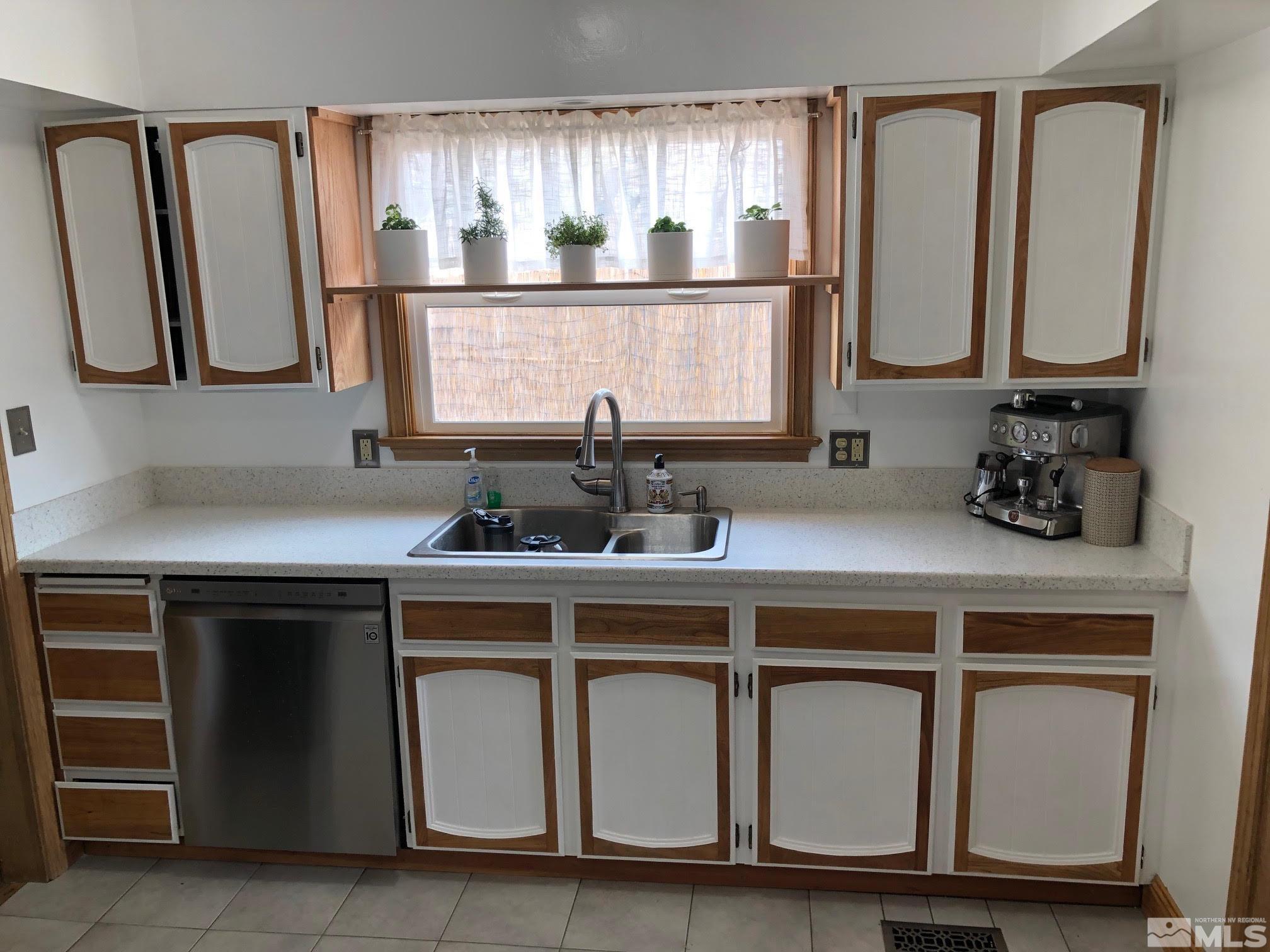 921 Melba Drive Reno, NV 89503 - Photo 12 of 39 Photo 12