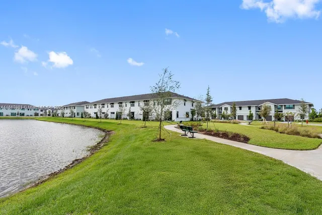 $2,861 | 13138 Valletta Way Port Street, Unit 32185, Port St. Lucie, FL 34987