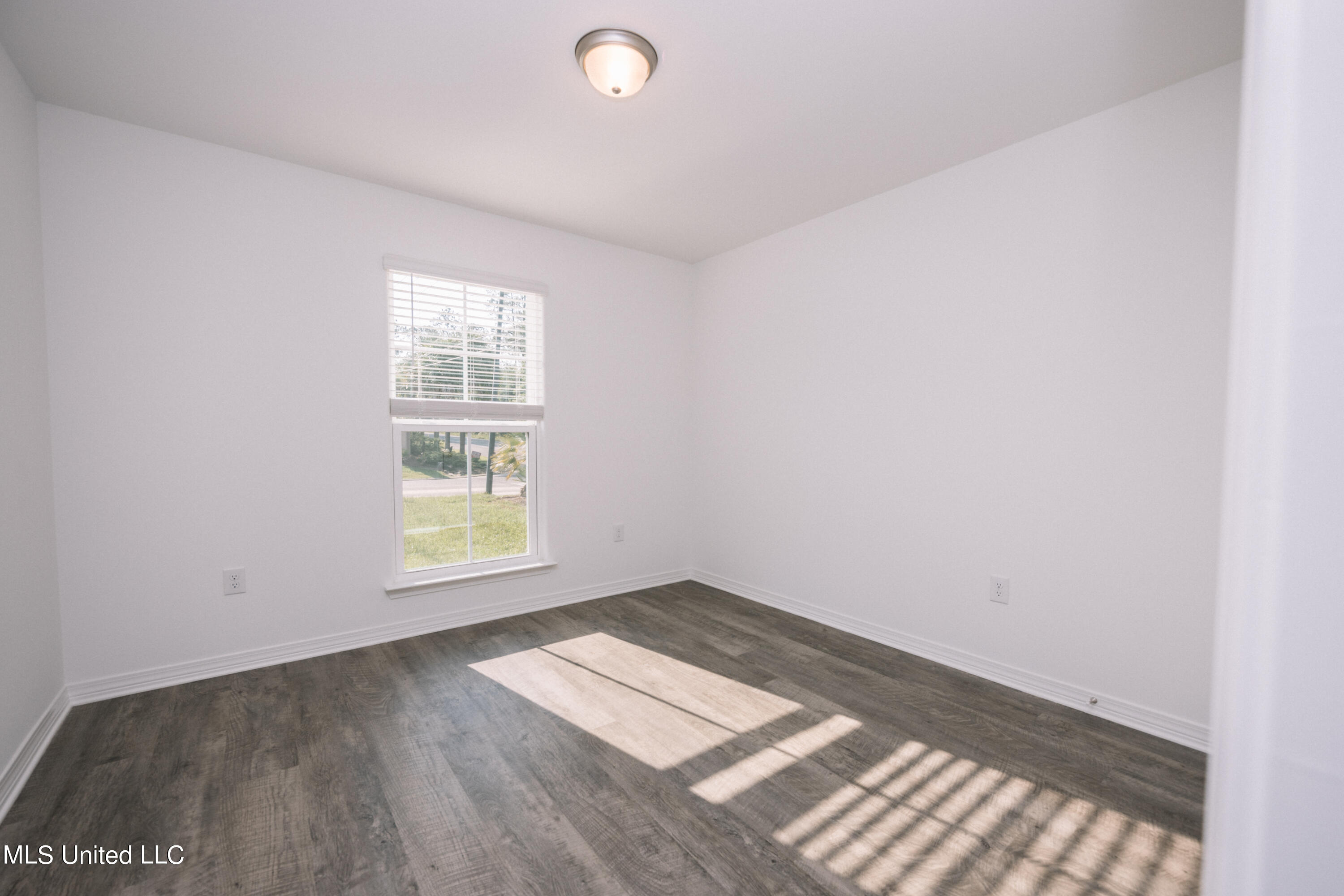 209 Savannah Gdns Road Ocean Springs, MS 39564 - Photo 11 of 12 Bedroom