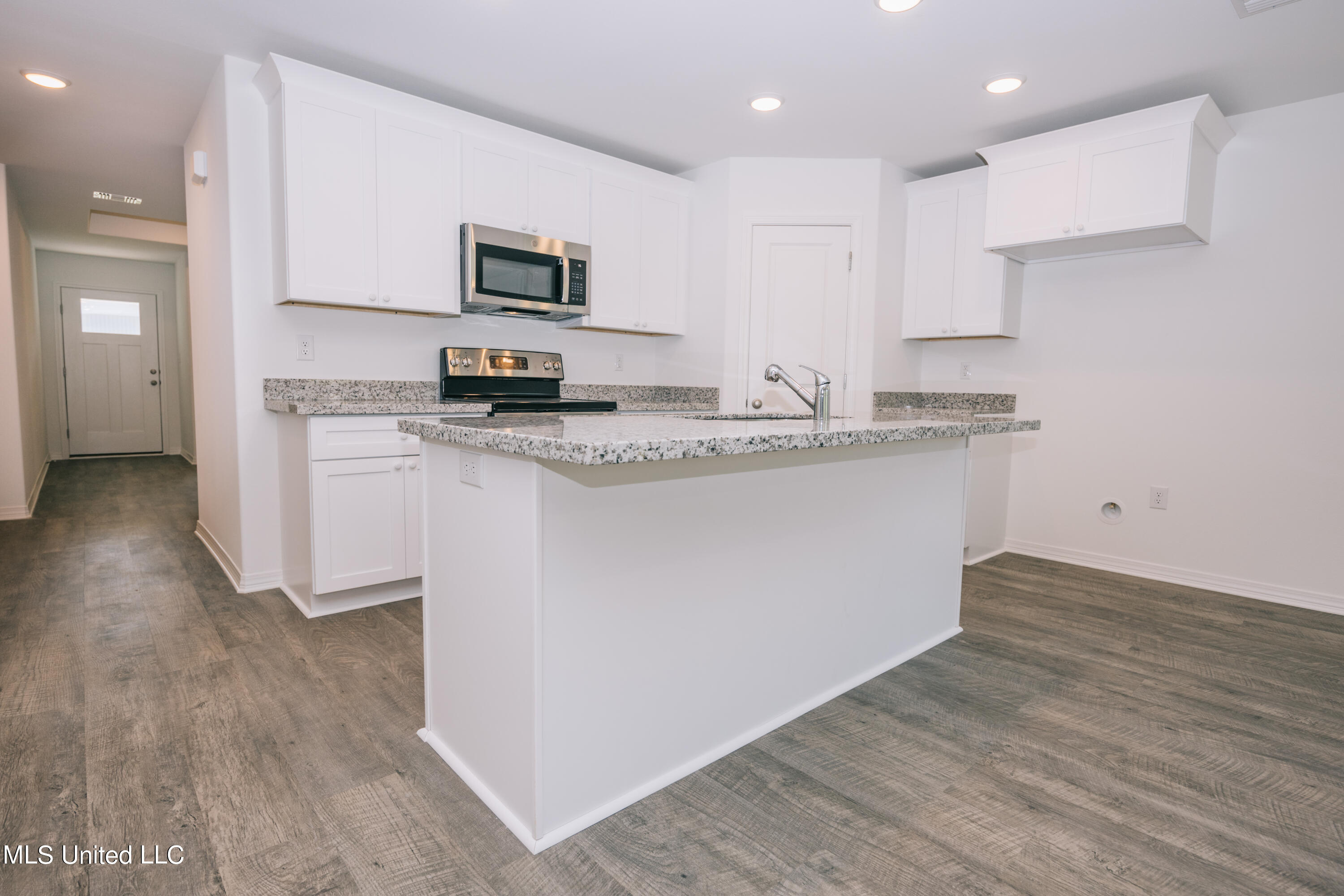 209 Savannah Gdns Road Ocean Springs, MS 39564 - Photo 3 of 12 Kitchen