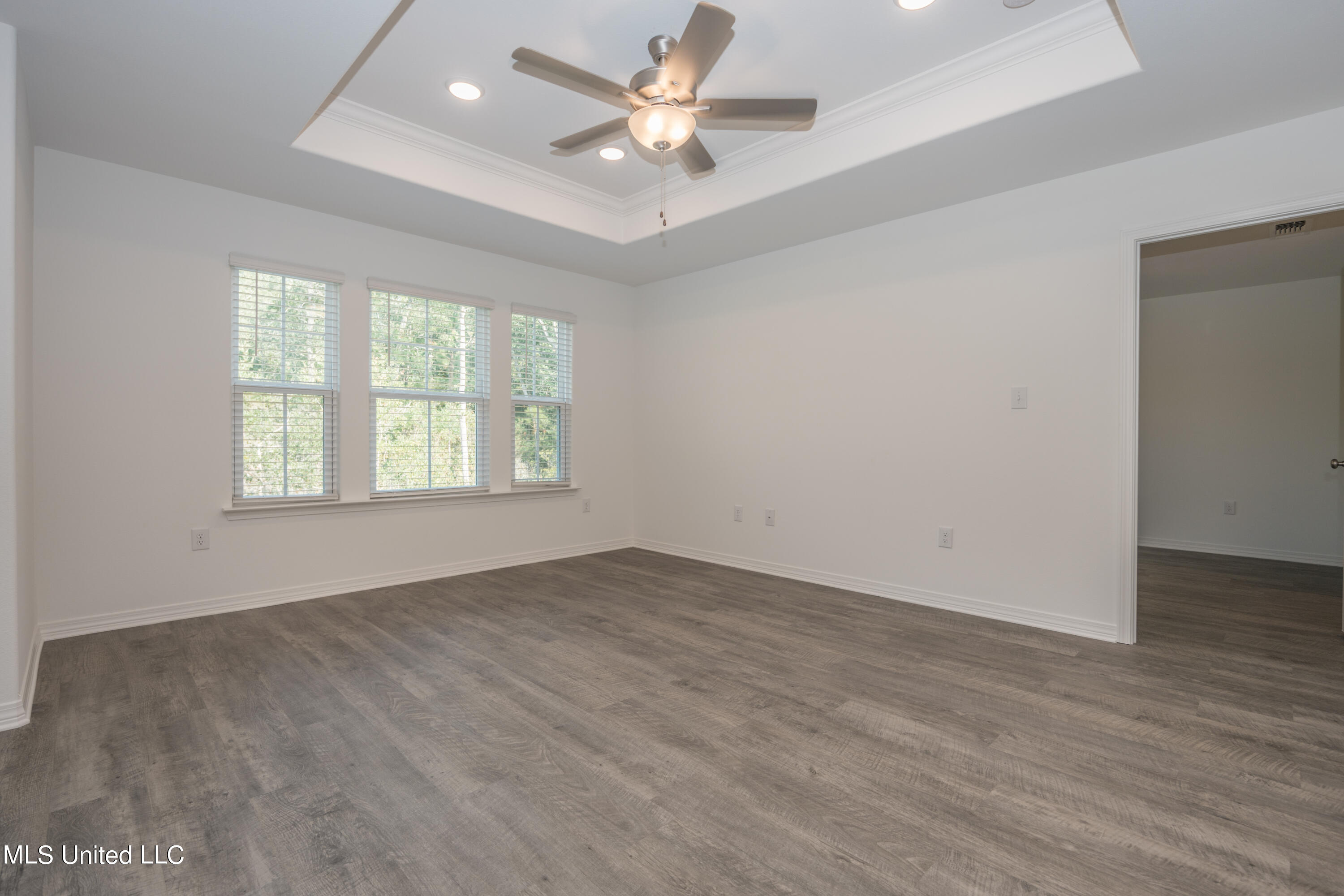 209 Savannah Gdns Road Ocean Springs, MS 39564 - Photo 5 of 12 Living area
