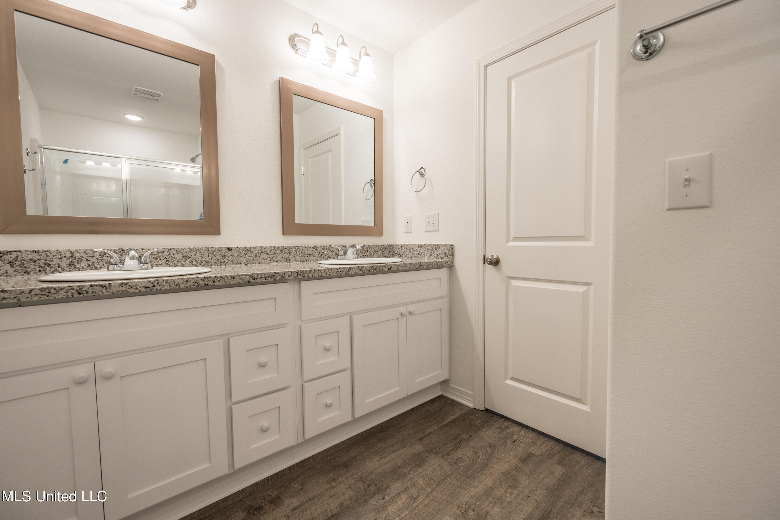 209 Savannah Gdns Road Ocean Springs, MS 39564 - Photo 6 of 12 Primary Bath