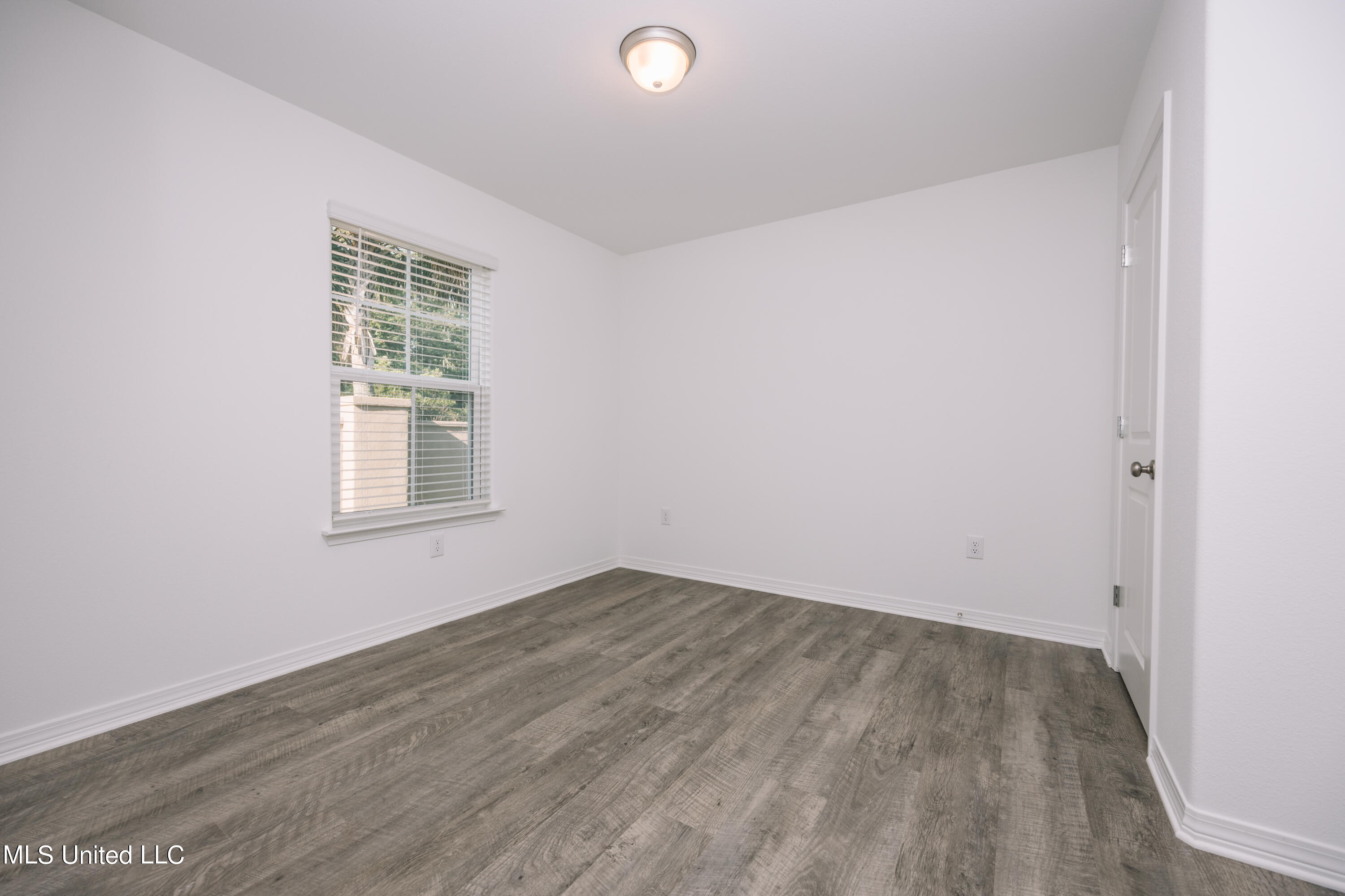 209 Savannah Gdns Road Ocean Springs, MS 39564 - Photo 9 of 12 Bedroom 1