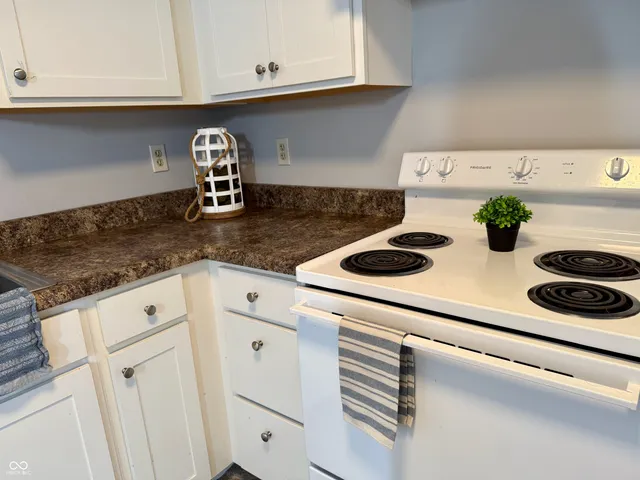 $89,900 | 910 Park Central Drive South, Unit 910B, Indianapolis, IN 46260