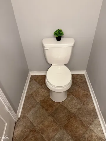 $89,900 | 910 Park Central Drive South, Unit 910B, Indianapolis, IN 46260