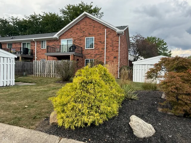 $89,900 | 910 Park Central Drive South, Unit 910B, Indianapolis, IN 46260