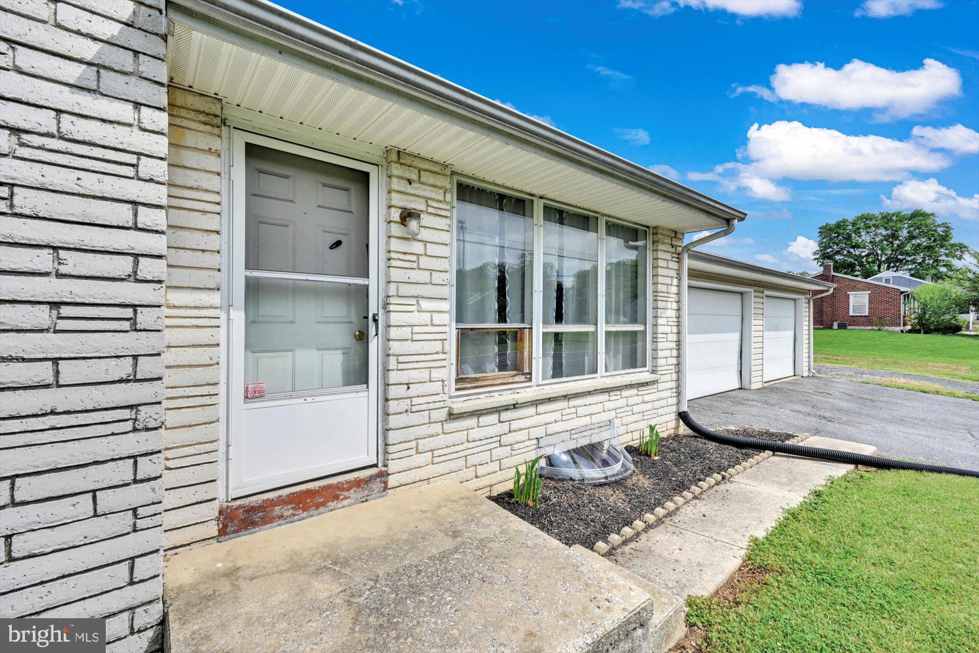 213 Akron Road Ephrata, PA 17522 - Photo 4 of 25 V4