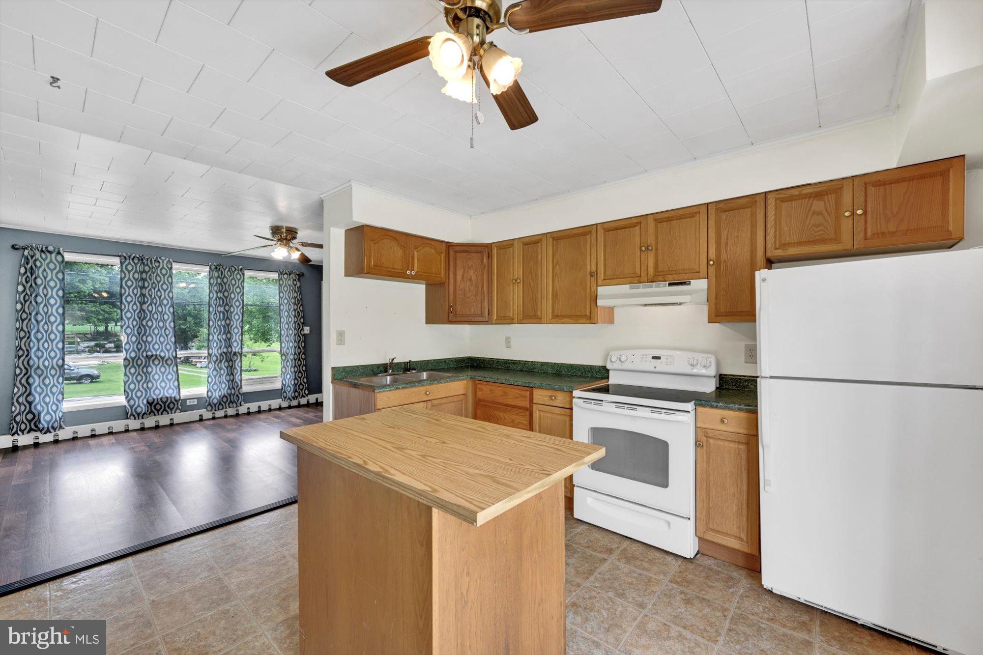 213 Akron Road Ephrata, PA 17522 - Photo 10 of 25 V2