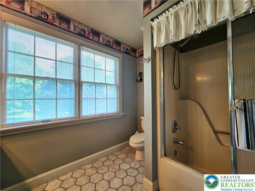881 Gove Road Nazareth, PA 18064 - Photo 12 of 20 Primary bath