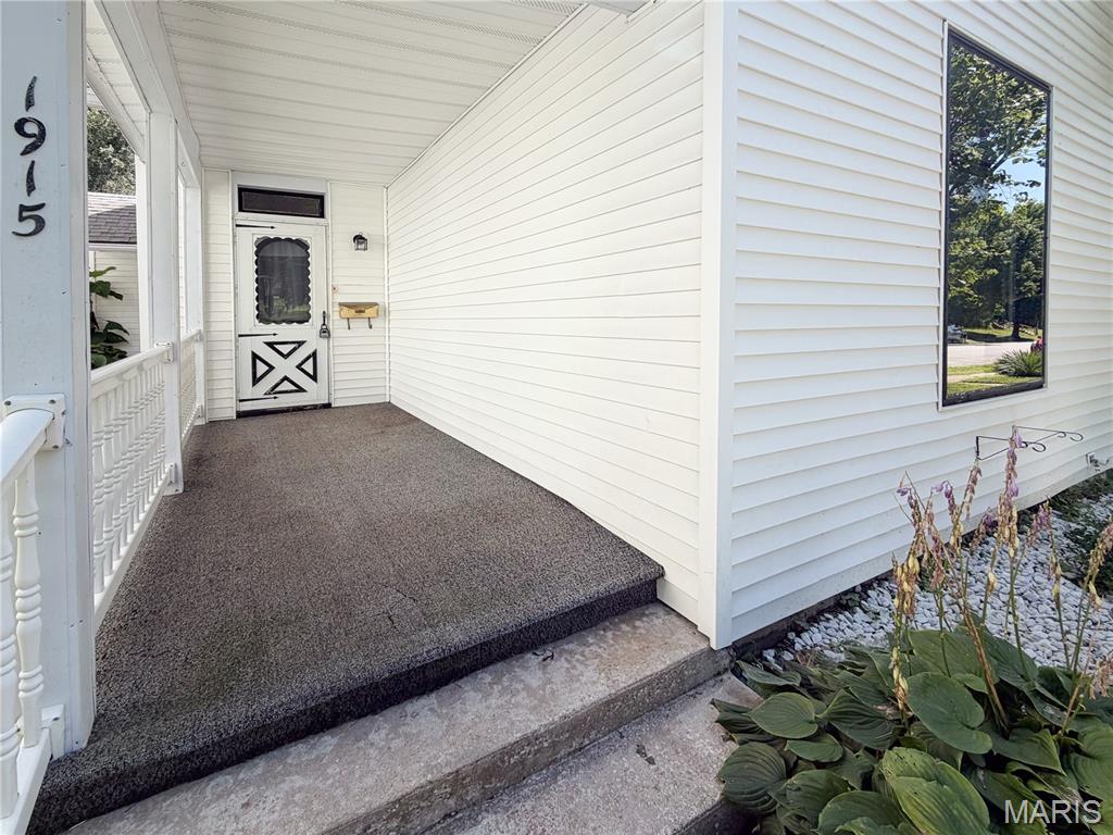 1915 Broadway Hannibal, MO 63401 - Photo 2 of 21
