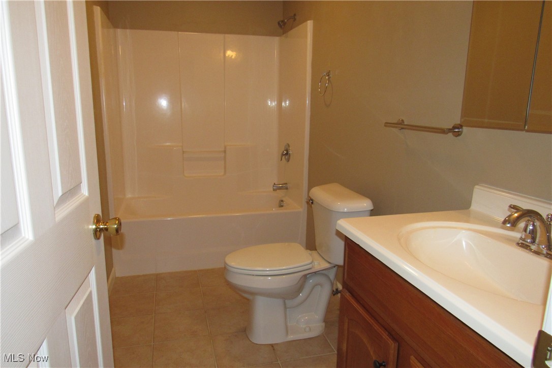 5930 Lake Road West, Unit 1602 Ashtabula, OH 44004 - Photo 8 of 15 11x5 hall bath with ceramic flooring