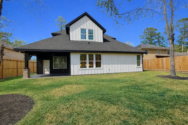 $439,000 | 1521 Glen Oaks Drive, Conroe, TX 77385