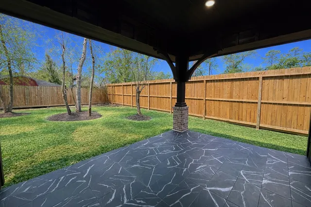 $439,000 | 1521 Glen Oaks Drive, Conroe, TX 77385