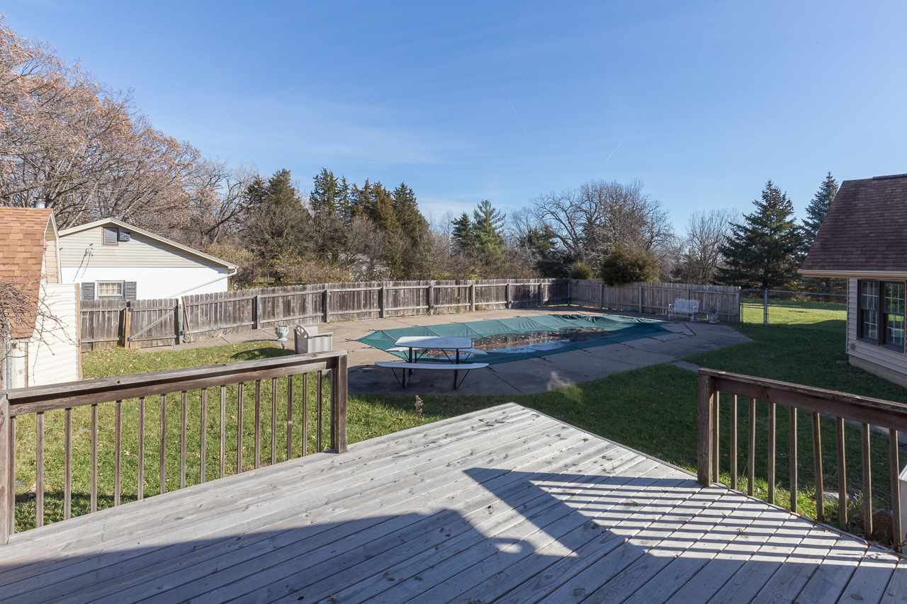 4504 Rockingham Road Davenport, IA 52802 - Photo 4 of 24 Gallery Image 4