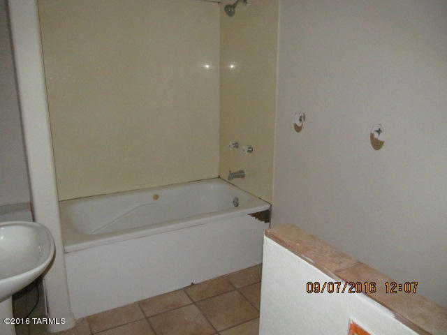 1209 West Roller Coaster Road Tucson, AZ 85704 - Photo 10 of 12