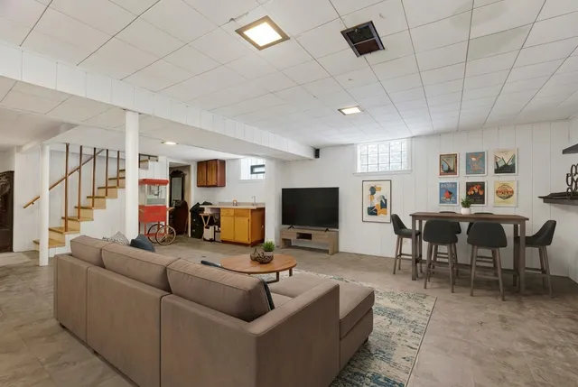 $399,900 | 5265 West Devon Avenue, Chicago, IL 60646