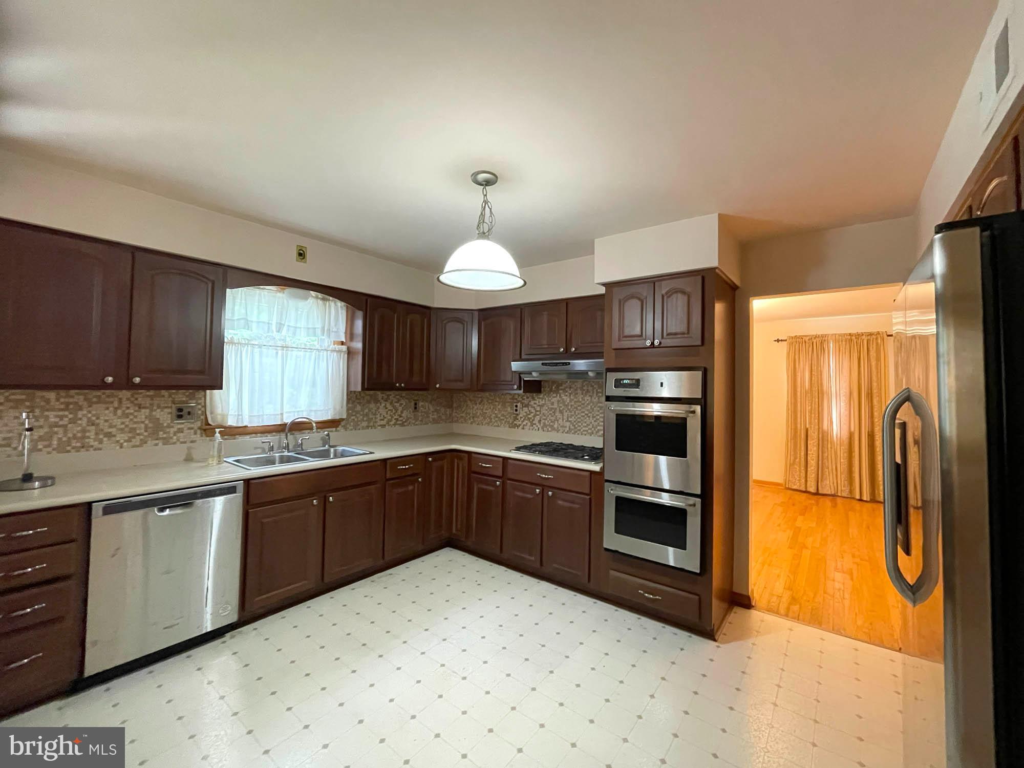 9207 Gardenia Road Baltimore, MD 21236 - Photo 5 of 19